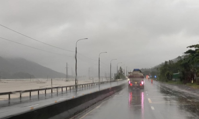 Du khách đi Phú Yên vào mùa mưa cần hết sức cẩn thận