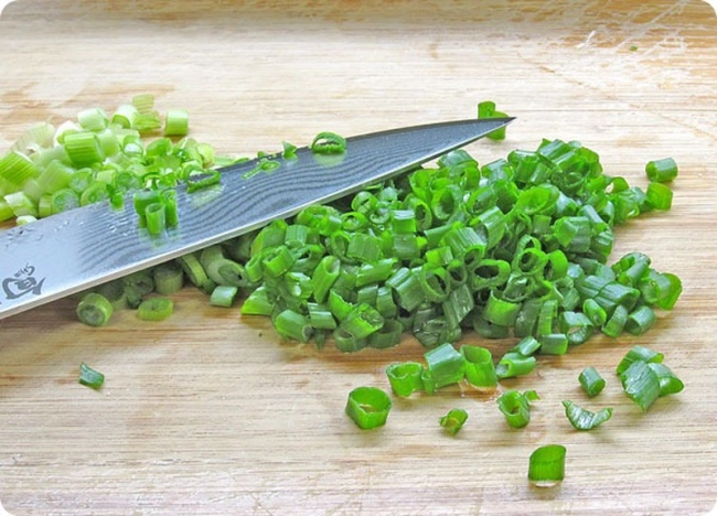 3 Cách Bảo Quản Hành Lá, Ngò Rí Tươi Cả Tháng Không Bị Úng (Mẹ Bỉm Đã Thử)